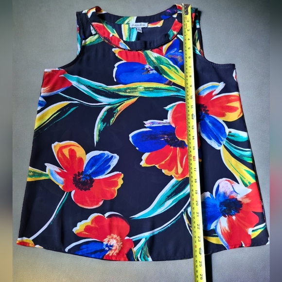 Grey & Gray Bold Floral Print Blouse - Picture 4 of 7